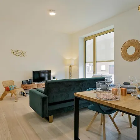 Modern New Luxurious In Centre Of *